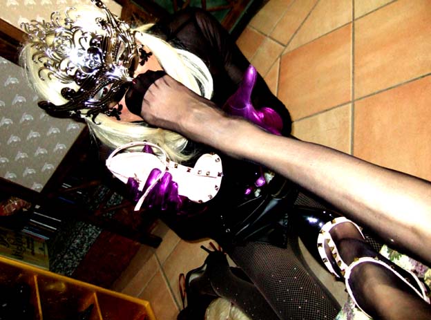 fetish sissi Padrona Isabella Mistress mondocamgirls Milano Sardegna