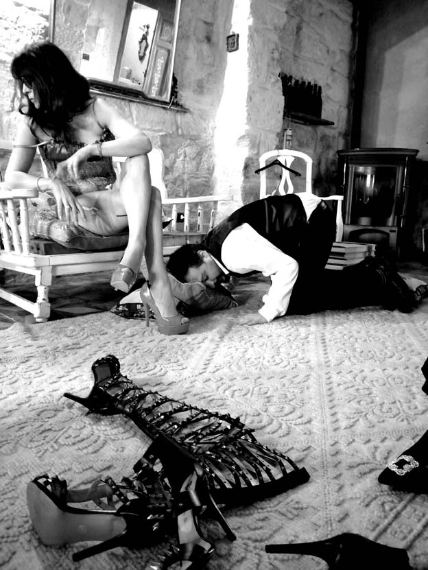 Mistress Isabella Padrona www.padronaisabella.org FETISH