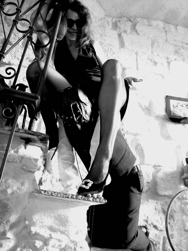Mistress Isabella Padrona www.padronaisabella.org FETISH