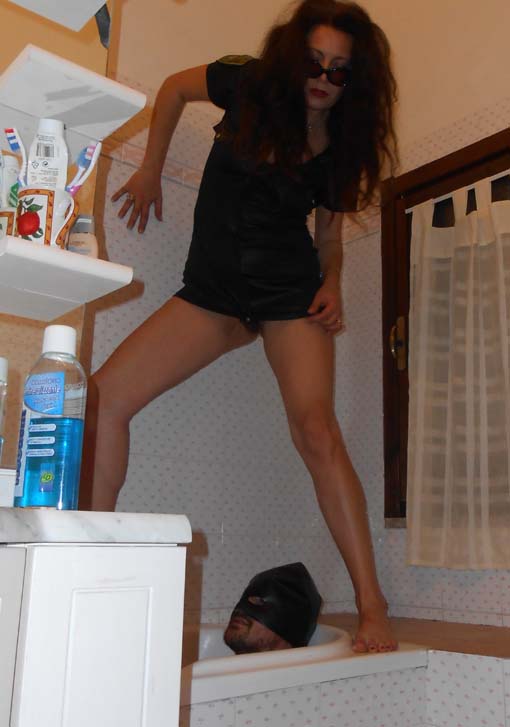 mistress isabella padrona pissing